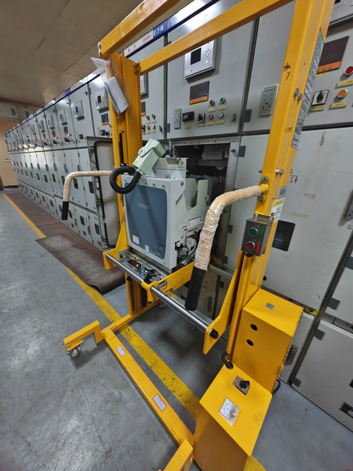 电动四合一转运升降车